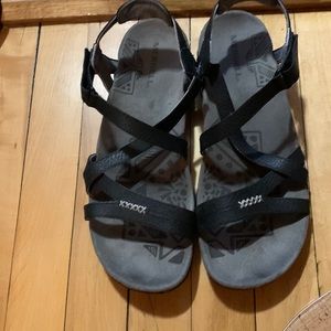 Merrill sport sandels size 10 excellent condition